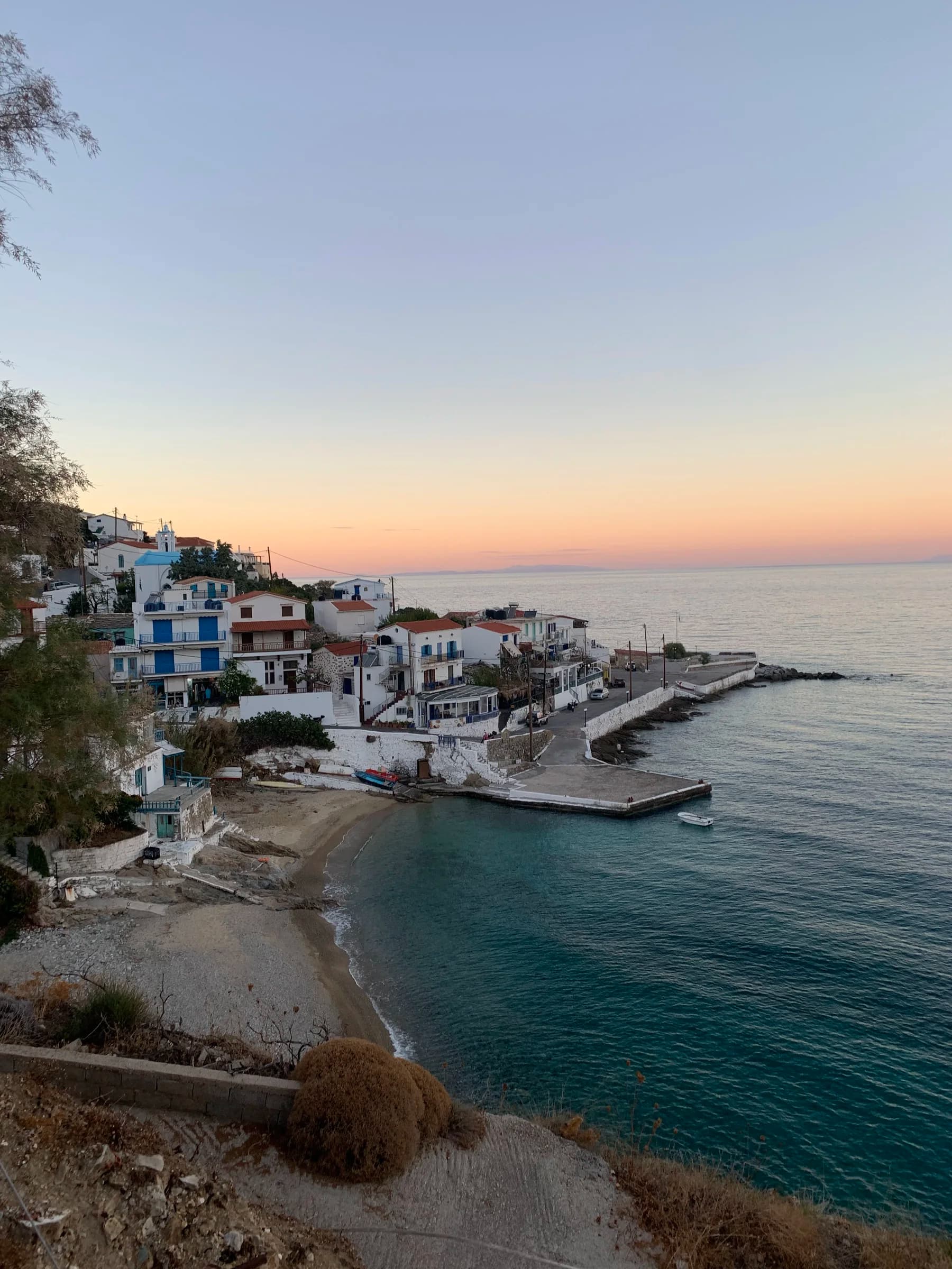 Η ακτή του Αρμενιστή από το Kochili στο ηλιοβασίλεμα